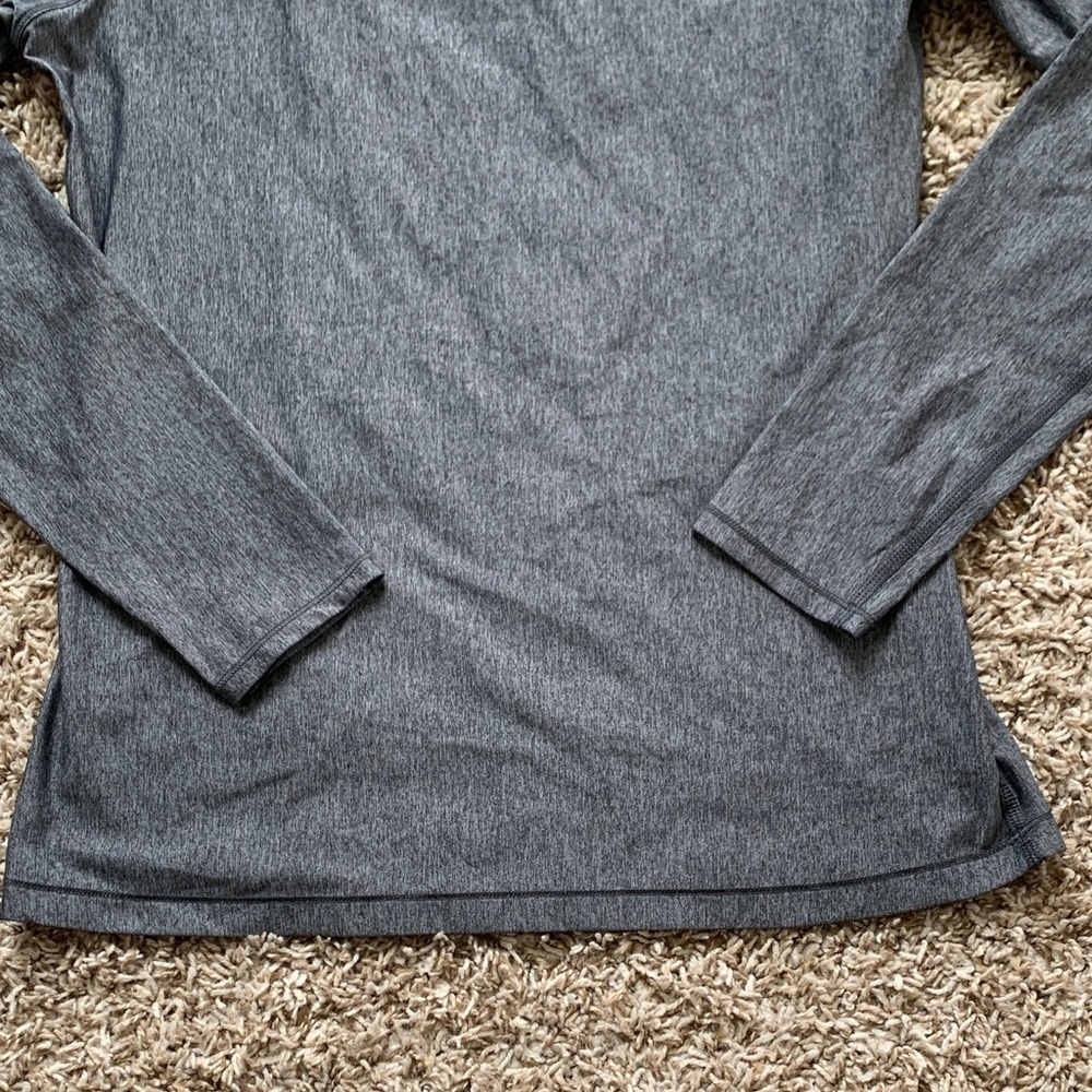 Under Armour Women's Dark Gray Heather Long Sleeve HeatGear Crew Performance Tee - Picture 4 of 8